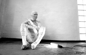 IN MY SILENCE CORNER Black/white